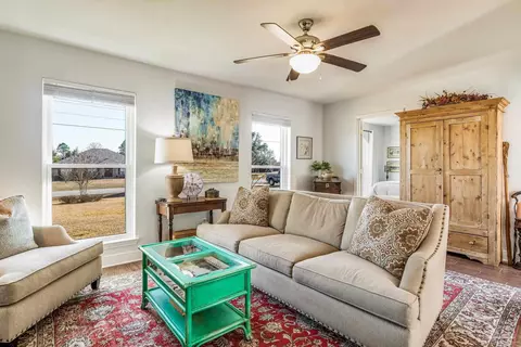 Living - 2854 Wallace Lake Rd, Pace, FL 32571 photo 4 of 5