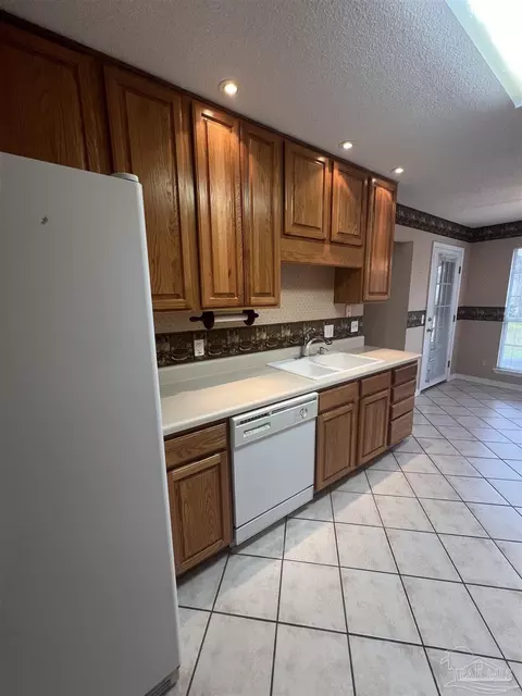 1402 Moonlight Dr, Cantonment, FL 32533 photo 5