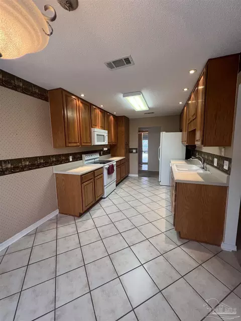 1402 Moonlight Dr, Cantonment, FL 32533 photo 7