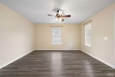 6872 6874 Stirrup Ln, Milton, FL 32570 photo 3