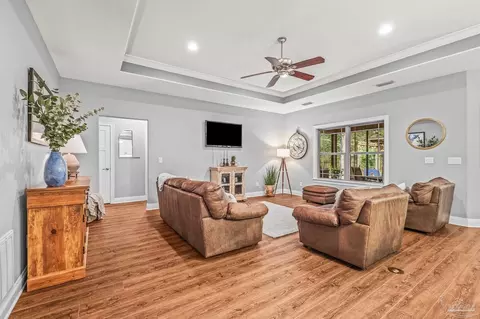 5469 Hamilton Ln, Pace, FL 32571 photo 4