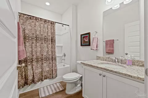 Bath - 5808 Danbury Blvd, Pace, FL 32571 photo 3 of 3
