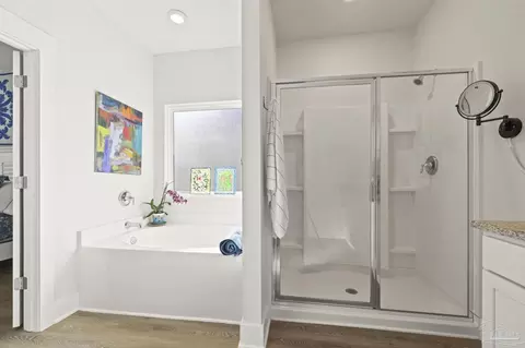 Bath - 5808 Danbury Blvd, Pace, FL 32571 photo 2 of 3