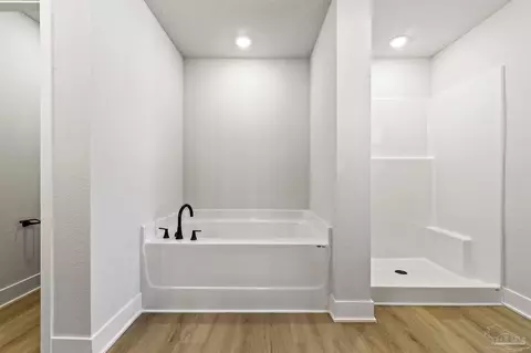 Bath - 192 Cedar Tree Ln #52B, Cantonment, FL 32533 photo 2 of 4
