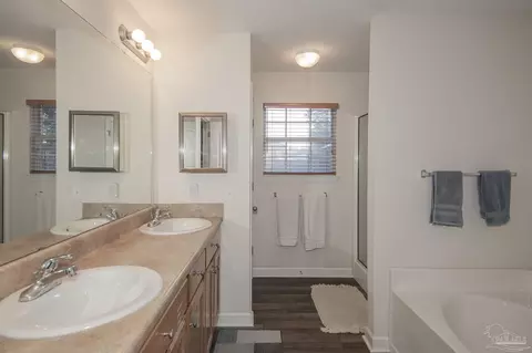 Bath - 5002 Covenant Cir, Pace, FL 32571 photo 3 of 4