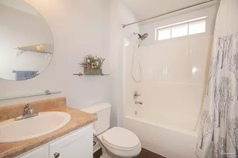 Bath - 5002 Covenant Cir, Pace, FL 32571 photo 4 of 4