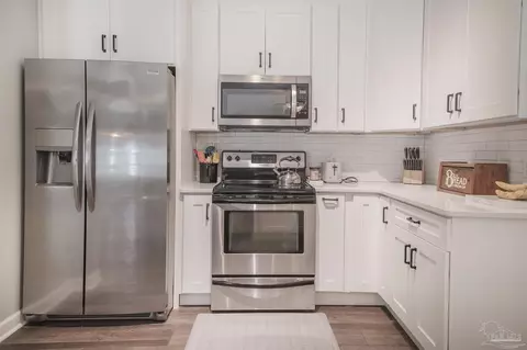 Kitchen - 5002 Covenant Cir, Pace, FL 32571 photo 2 of 3