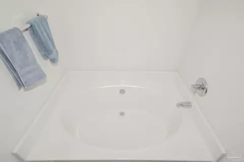 Bath - 5002 Covenant Cir, Pace, FL 32571 photo 2 of 4