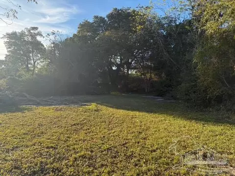 305 N Navy Blvd, Pensacola, FL 32507