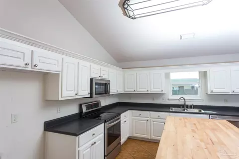 Kitchen - 6117 Jameson Cr, Pace, FL 32571 photo 6 of 6