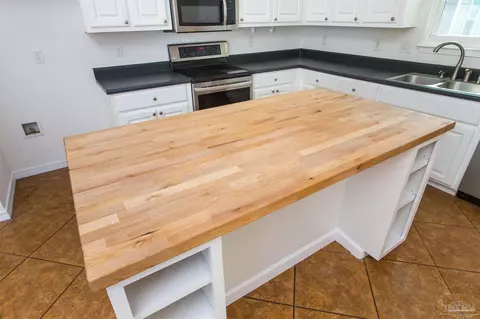 Kitchen - 6117 Jameson Cr, Pace, FL 32571 photo 3 of 6