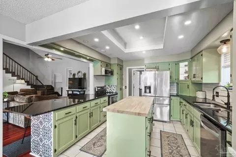 Kitchen - 5180 Rowe Trl, Pace, FL 32571 photo 3 of 7
