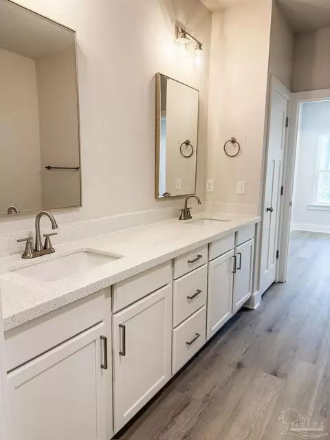 Bath - 2983 28th Ave, Milton, FL 32583 photo 3 of 3