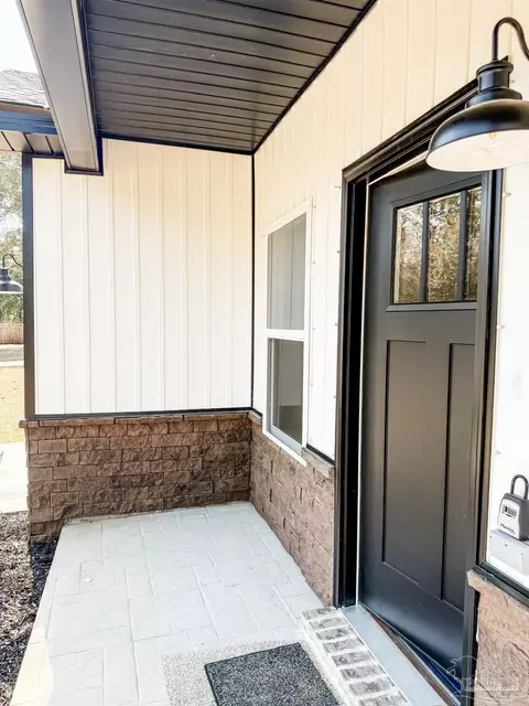 Exterior - 2983 28th Ave, Milton, FL 32583 photo 1 of 3