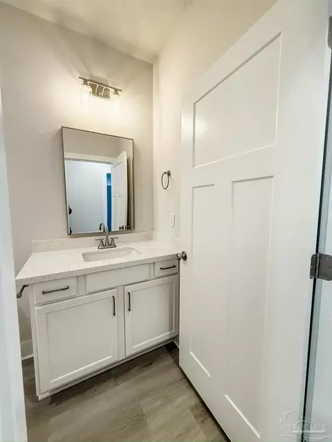 Bath - 2983 28th Ave, Milton, FL 32583 photo 2 of 3