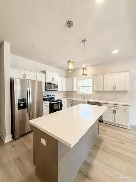 Kitchen - 2983 28th Ave, Milton, FL 32583 photo 2 of 2