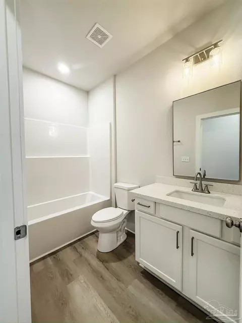 Bath - 2983 28th Ave, Milton, FL 32583 photo 1 of 3