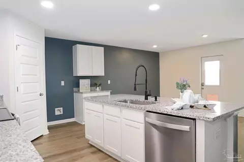 Kitchen - 2501 Molino Bridge Rd, Pace, FL 32571 photo 3 of 6
