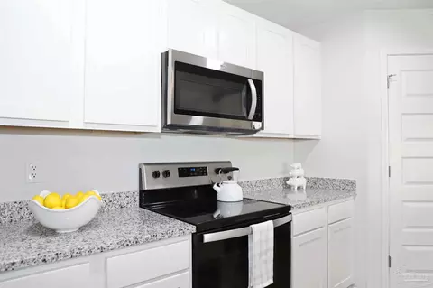 Kitchen - 2501 Molino Bridge Rd, Pace, FL 32571 photo 4 of 6