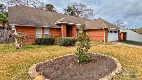 2046 Hamilton Xing, Cantonment, FL 32533