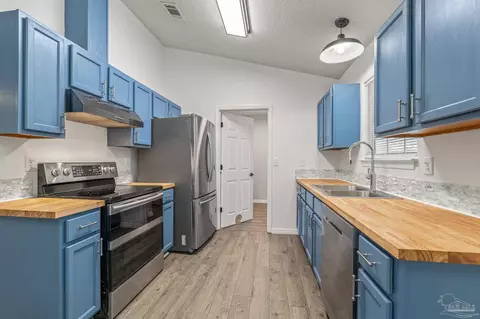 145 Overlook Dr, Pensacola, FL 32503