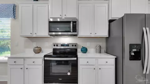 Kitchen - 4918 Mallard Ct, Pace, FL 32571 photo 4 of 4