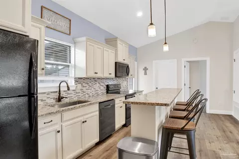 Kitchen - 5010 Culver Dr, Milton, FL 32583 photo 4 of 5