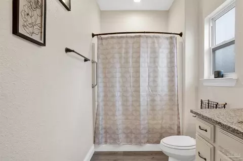 Bath - 5010 Culver Dr, Milton, FL 32583 photo 2 of 2