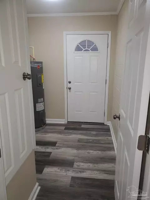 Entry Way - 4263 Garcon Point Rd, Milton, FL 32583 photo 2 of 4