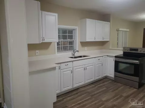 Kitchen - 4263 Garcon Point Rd, Milton, FL 32583 photo 3 of 4