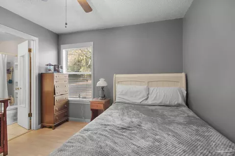 Bedroom - 2512 Sunset Dr, Crestview, FL 32536 photo 2 of 6