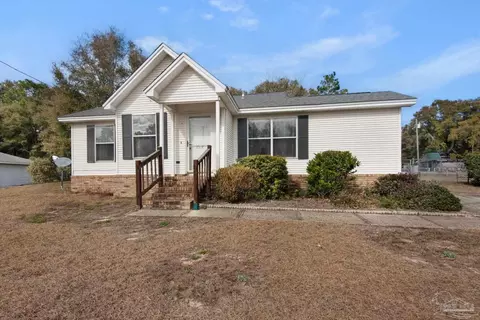 Exterior - 2512 Sunset Dr, Crestview, FL 32536 photo 4 of 11