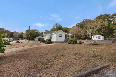 Exterior - 2512 Sunset Dr, Crestview, FL 32536 photo 8 of 11