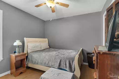 Bedroom - 2512 Sunset Dr, Crestview, FL 32536 photo 1 of 6