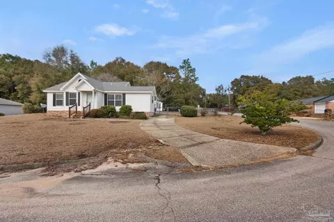 Exterior - 2512 Sunset Dr, Crestview, FL 32536 photo 3 of 11