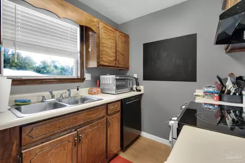 Kitchen - 2512 Sunset Dr, Crestview, FL 32536 photo 3 of 5
