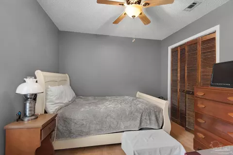 Bedroom - 2512 Sunset Dr, Crestview, FL 32536 photo 3 of 6