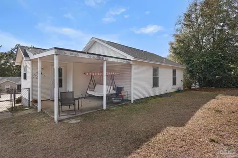 Exterior - 2512 Sunset Dr, Crestview, FL 32536 photo 6 of 11