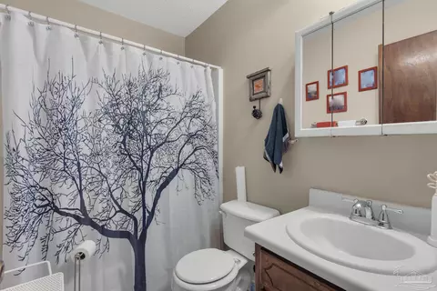 Bath - 2512 Sunset Dr, Crestview, FL 32536 photo 2 of 2