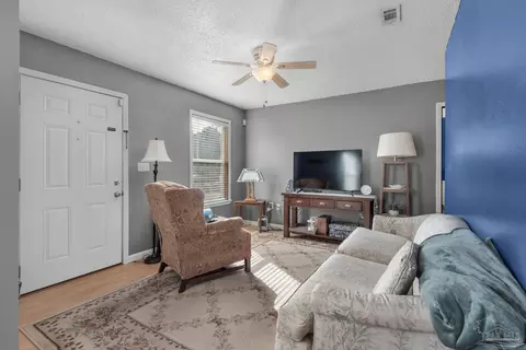Living - 2512 Sunset Dr, Crestview, FL 32536 photo 1 of 2