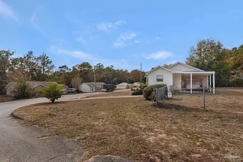 Exterior - 2512 Sunset Dr, Crestview, FL 32536 photo 9 of 11