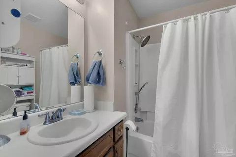 Bath - 2512 Sunset Dr, Crestview, FL 32536 photo 1 of 2