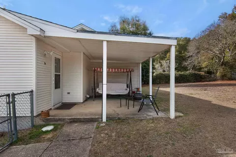 Exterior - 2512 Sunset Dr, Crestview, FL 32536 photo 5 of 11