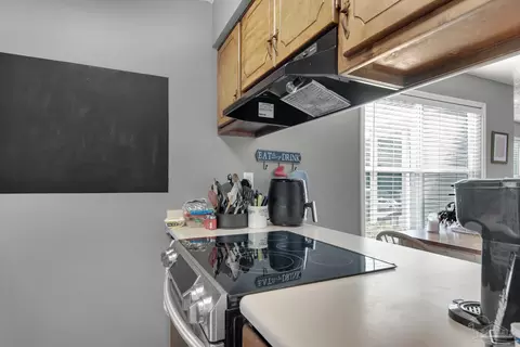 Kitchen - 2512 Sunset Dr, Crestview, FL 32536 photo 4 of 5