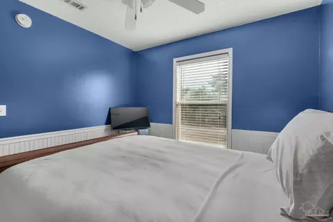 Bedroom - 2512 Sunset Dr, Crestview, FL 32536 photo 5 of 6