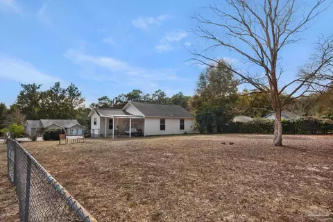 Exterior - 2512 Sunset Dr, Crestview, FL 32536 photo 10 of 11