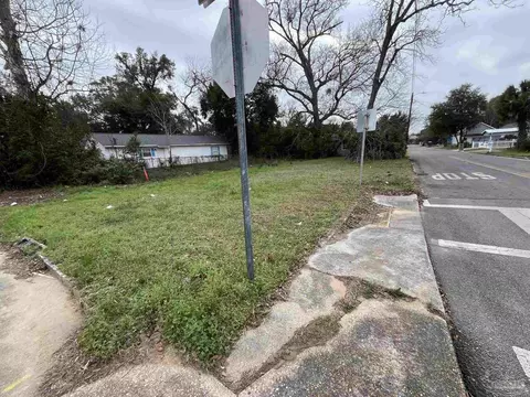 1721 N Davis Hwy, Pensacola, FL 32503