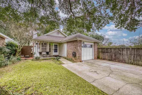 8153 Treetop Ln, Pensacola, FL 32514