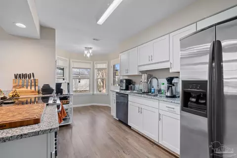 Kitchen - 133 Twin Oak Dr, Crestview, FL 32536 photo 3 of 7