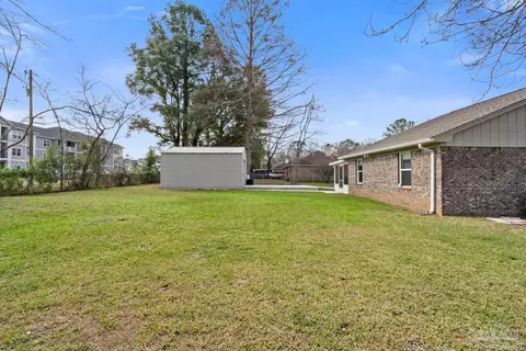 Exterior - 133 Twin Oak Dr, Crestview, FL 32536 photo 5 of 8